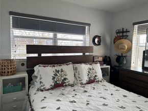 991 E 47th St, Hialeah FL 33013