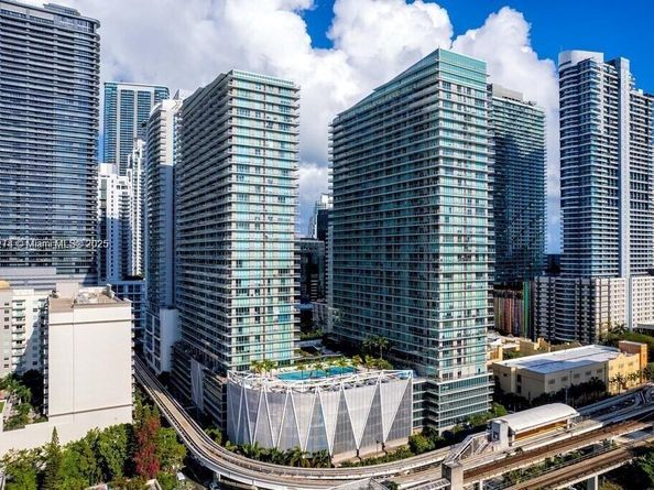 1111 SW 1st Ave 2823N, Miami FL 33130