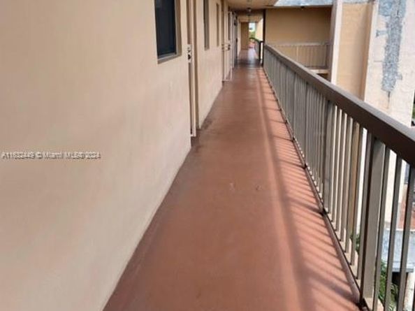 10145 NW 9th St Cir 7502, Miami FL 33172
