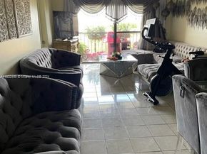 10145 NW 9th St Cir 7502, Miami FL 33172