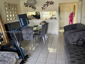 10145 NW 9th St Cir 7502, Miami FL 33172