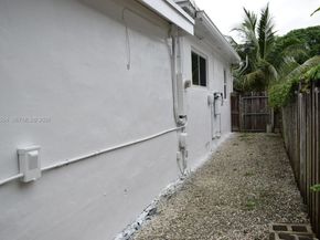 630 NE 165th St, Miami FL 33162