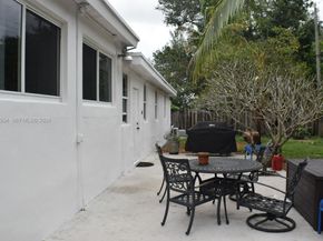 630 NE 165th St, Miami FL 33162