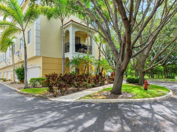 2891 S Greenleaf Cir, Boynton Beach FL 33426