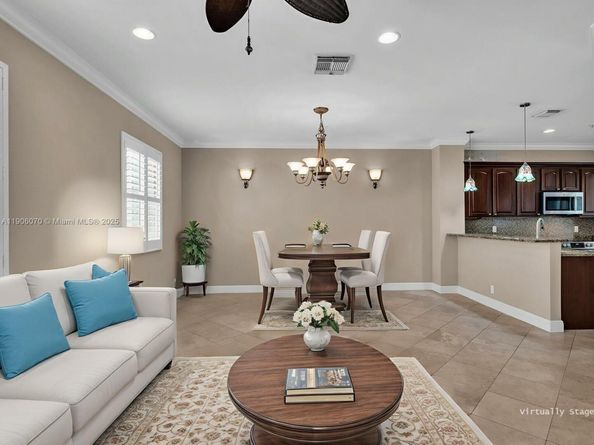 2891 S Greenleaf Cir, Boynton Beach FL 33426