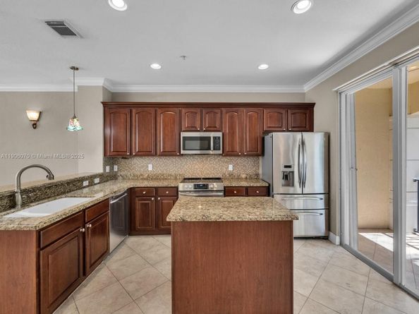 2891 S Greenleaf Cir, Boynton Beach FL 33426