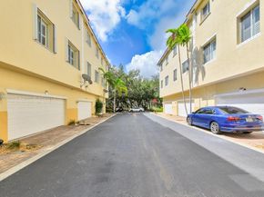 2891 S Greenleaf Cir, Boynton Beach FL 33426