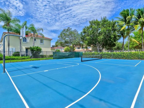 2891 S Greenleaf Cir, Boynton Beach FL 33426