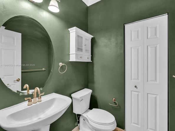 2891 S Greenleaf Cir, Boynton Beach FL 33426