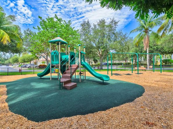 2891 S Greenleaf Cir, Boynton Beach FL 33426