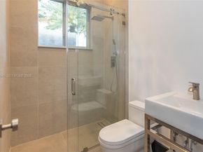 2440 N Shore Ter, Miami Beach FL 33141