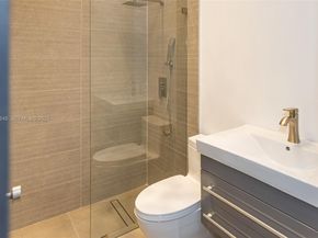 2440 N Shore Ter, Miami Beach FL 33141