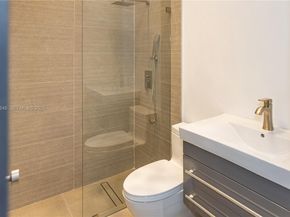 2440 N Shore Ter, Miami Beach FL 33141