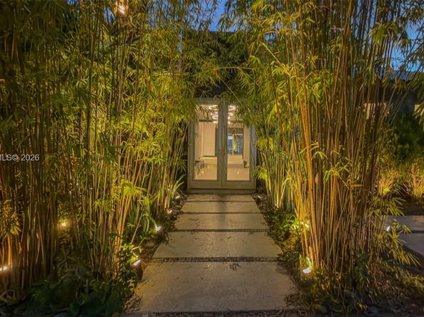 2440 N Shore Ter, Miami Beach FL 33141