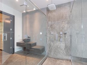 2440 N Shore Ter, Miami Beach FL 33141