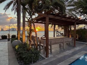 2440 N Shore Ter, Miami Beach FL 33141