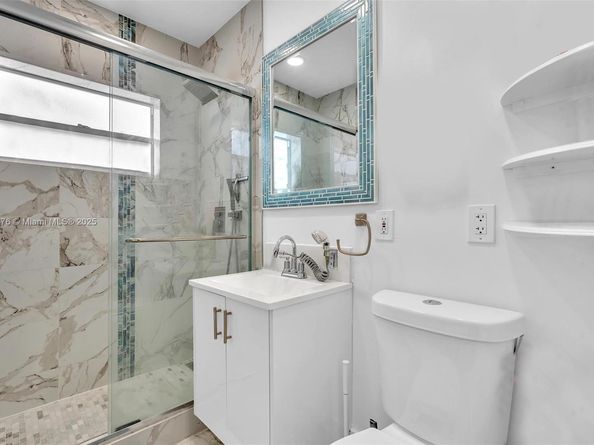 590 W 39th St, Hialeah FL 33012