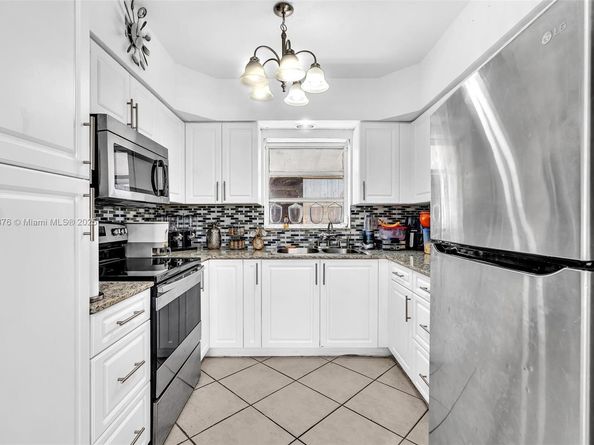 590 W 39th St, Hialeah FL 33012