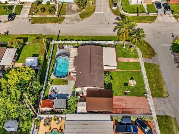 590 W 39th St, Hialeah FL 33012