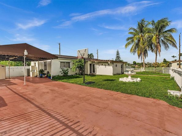 590 W 39th St, Hialeah FL 33012