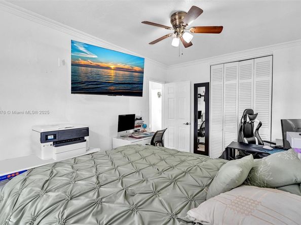 590 W 39th St, Hialeah FL 33012
