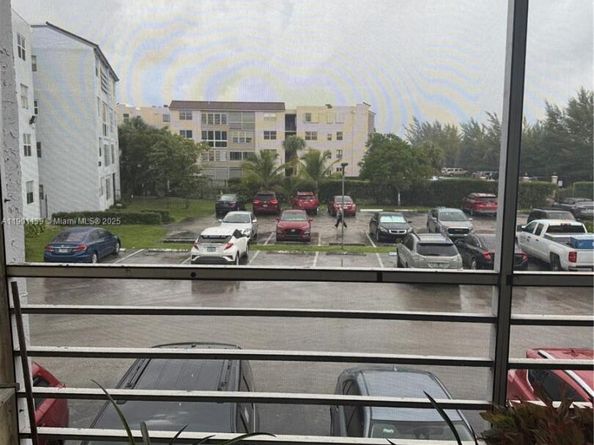 2850 Somerset Dr 202L, Lauderdale Lakes FL 33311