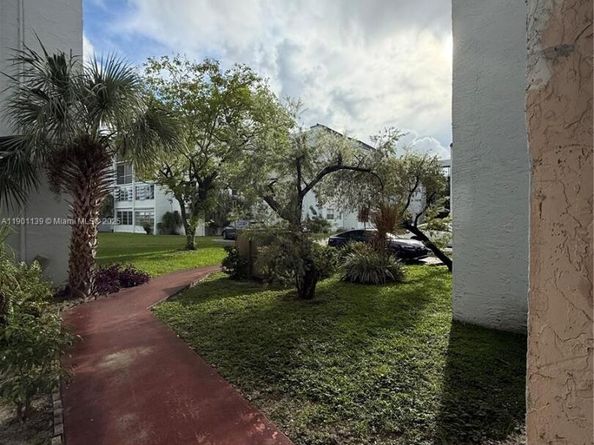 2850 Somerset Dr 202L, Lauderdale Lakes FL 33311