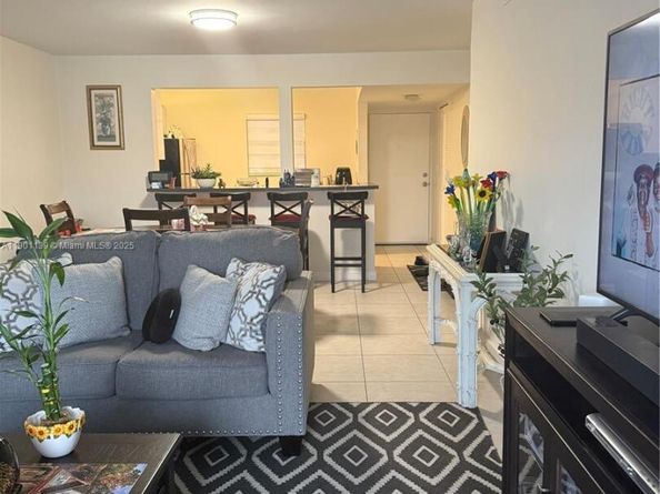 2850 Somerset Dr 202L, Lauderdale Lakes FL 33311