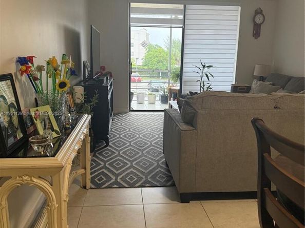 2850 Somerset Dr 202L, Lauderdale Lakes FL 33311