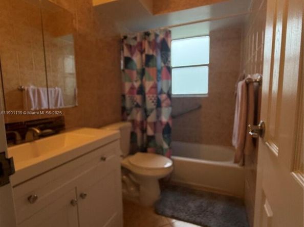 2850 Somerset Dr 202L, Lauderdale Lakes FL 33311