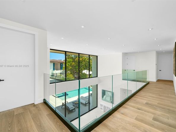 4425 Adams Ave, Miami Beach FL 33140