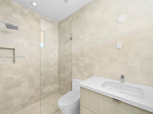 4425 Adams Ave, Miami Beach FL 33140