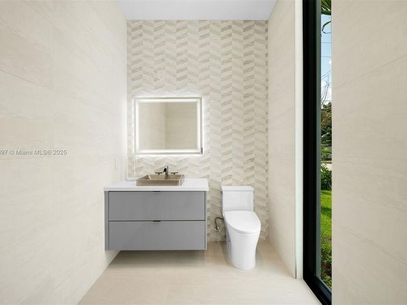 4425 Adams Ave, Miami Beach FL 33140