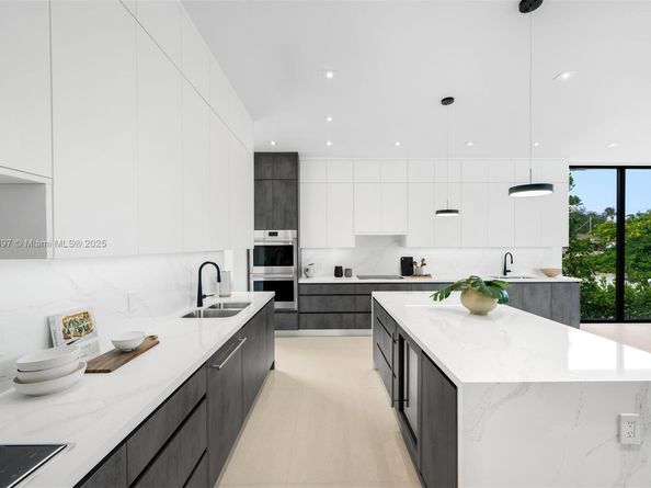 4425 Adams Ave, Miami Beach FL 33140