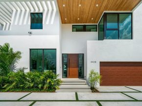 4425 Adams Ave, Miami Beach FL 33140