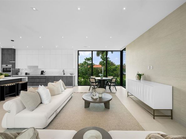 4425 Adams Ave, Miami Beach FL 33140