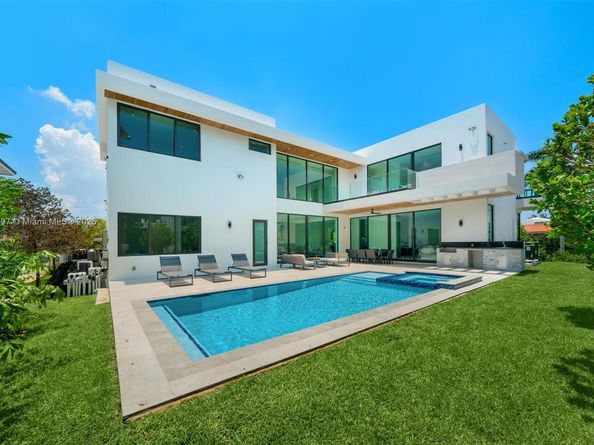 4425 Adams Ave, Miami Beach FL 33140