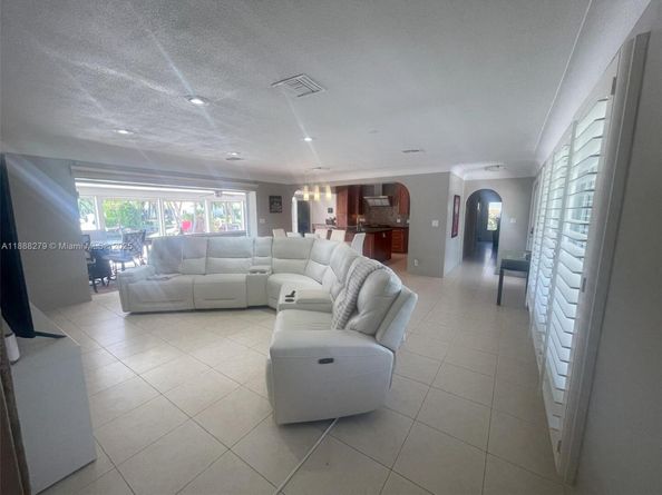 2740 NE 6th St, Pompano Beach FL 33062