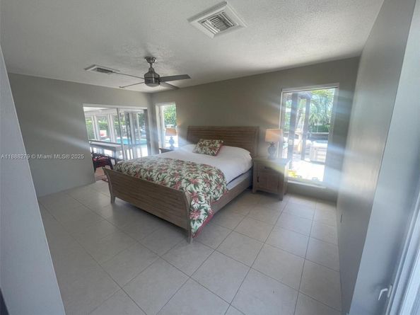 2740 NE 6th St, Pompano Beach FL 33062