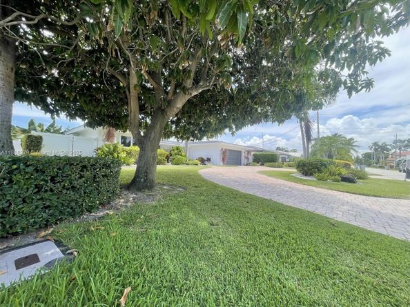 2740 NE 6th St, Pompano Beach FL 33062