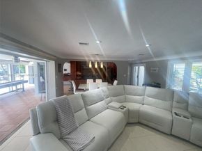 2740 NE 6th St, Pompano Beach FL 33062