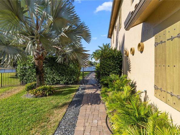 11360 NW 83rd Way, Parkland FL 33076