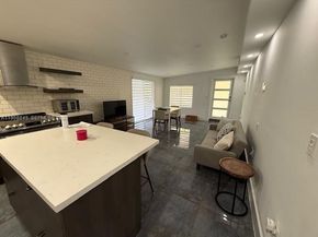 3008 NW 13th St, Miami FL 33125