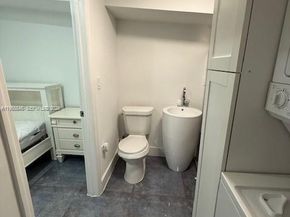 3008 NW 13th St, Miami FL 33125