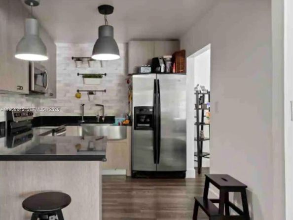 3008 NW 13th St, Miami FL 33125