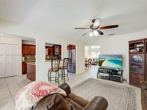 13393 NW 7th St, Plantation FL 33325
