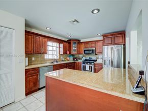 13393 NW 7th St, Plantation FL 33325