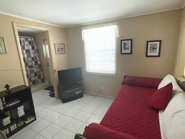 337 Ne 4th ct ct, Hallandale Beach FL 33009