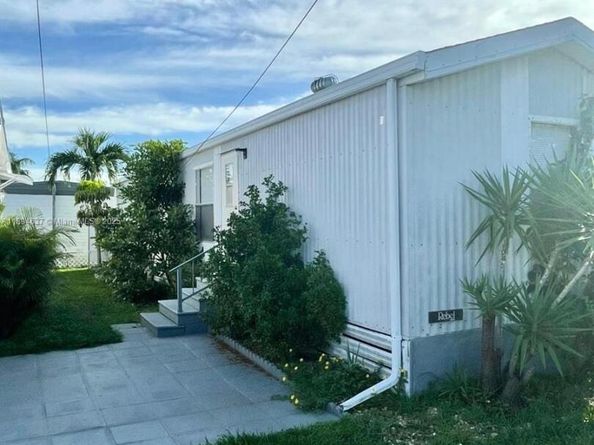 337 Ne 4th ct ct, Hallandale Beach FL 33009