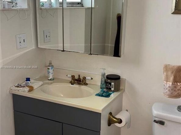 3120 N Pine Island Rd 307, Sunrise FL 33351